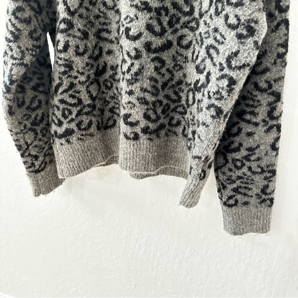 John + Jenn Cheetah Gray Black Xavier High Neck Pullover Sweater S Petite - Picture 8 of 9
